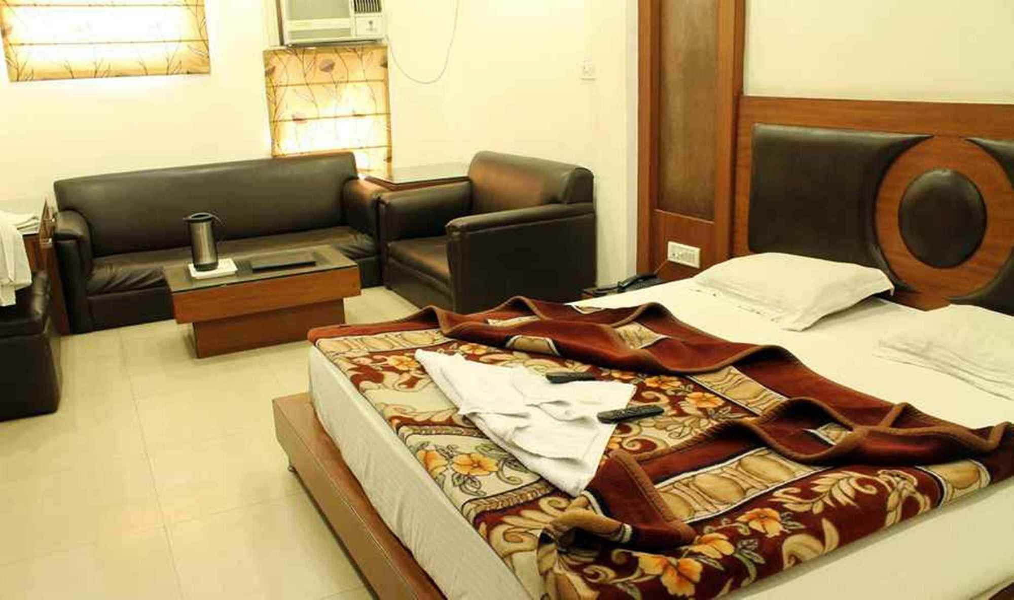 Hotel Lav Kush Deluxe " 3 Min Walking From New Delhi Railway Station " Luaran gambar