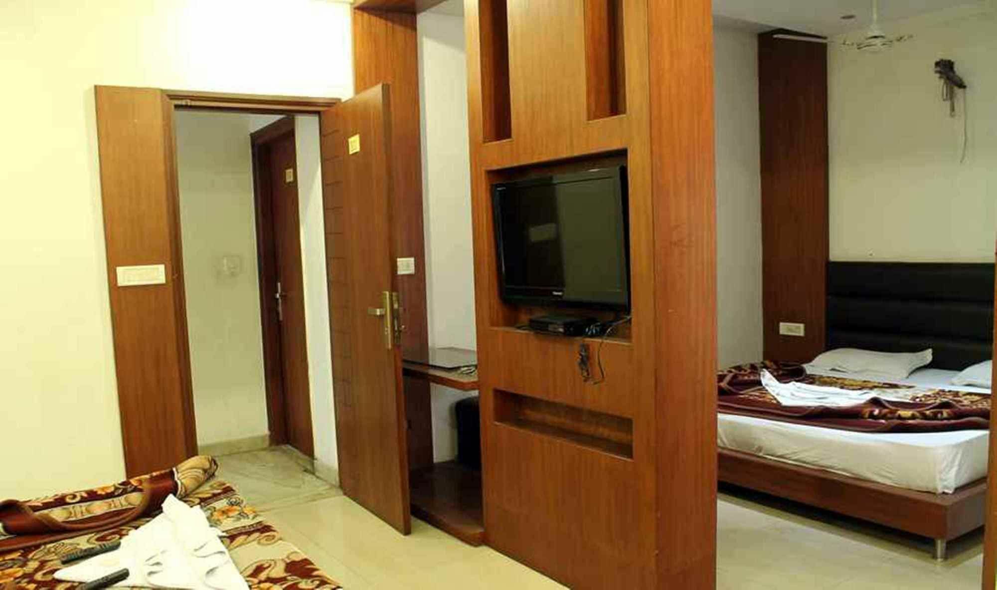 Hotel Lav Kush Deluxe " 3 Min Walking From New Delhi Railway Station " Luaran gambar